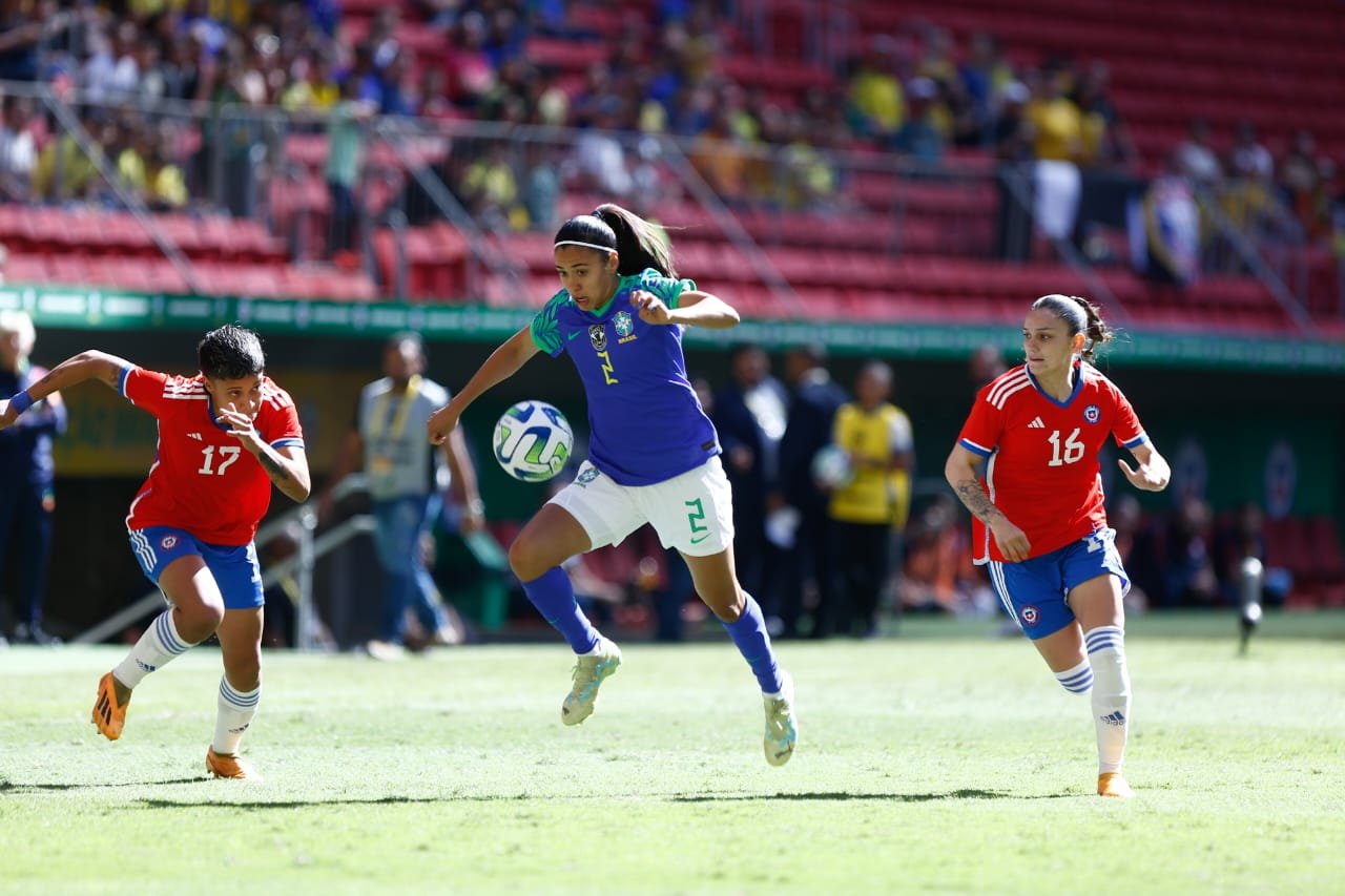 Jogo do Brasil faz maior audiência do futebol feminino na Globo em 3 anos -  16/11/2022 - UOL Esporte