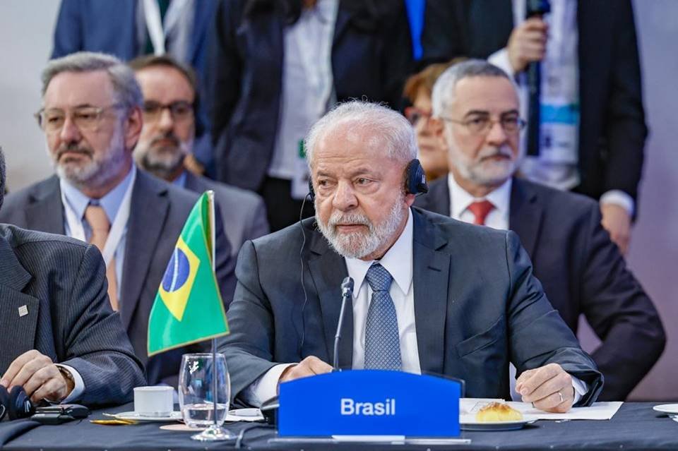 imagem colorida do presidente Lula - Metrópoles