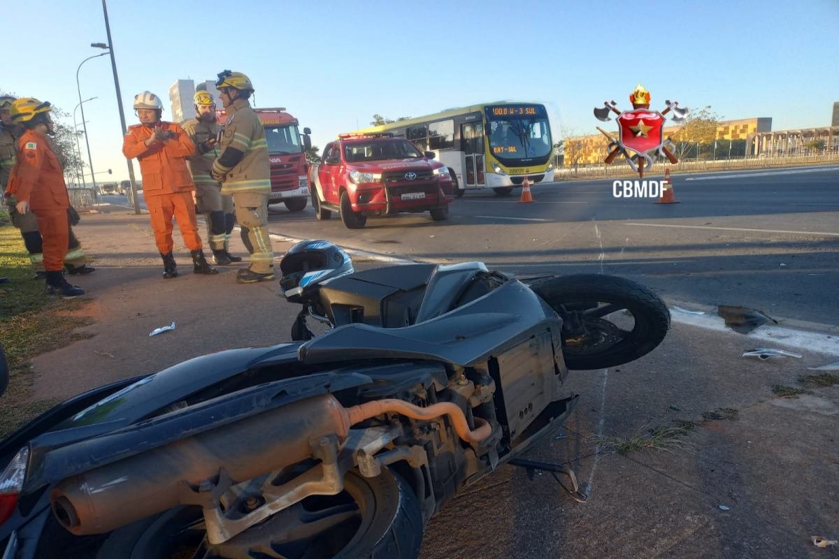 Jovem que viralizou por “dar grau” de moto morre em acidente