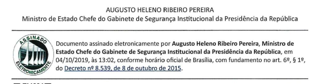 Assinatura eletrônica do general Augusto Heleno Ribeiro em documento enviado à Câmara dos Deputados sobre voos da família Bolsonaro em aviões da FAB