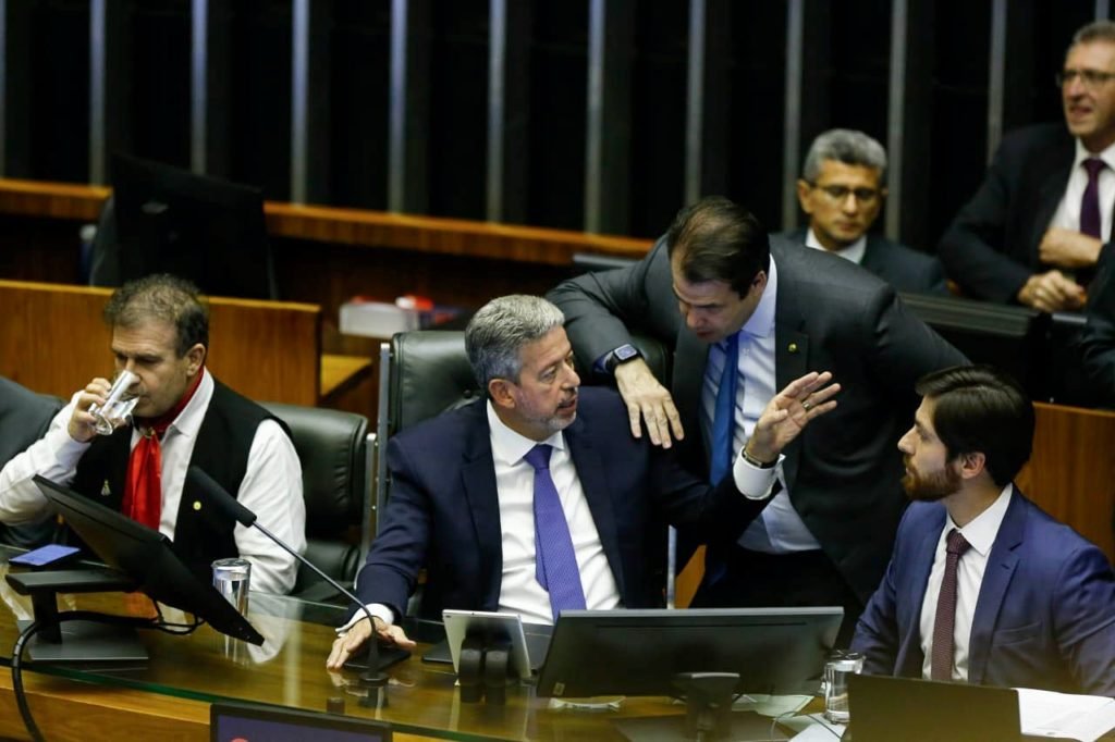 Em votação histórica, Câmara aprova a reforma tributária; texto vai à  promulgação, Política