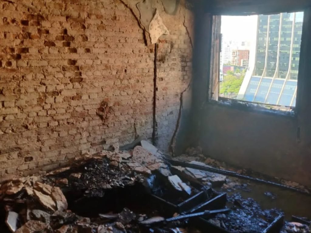 Morte de Zé Celso: veja como ficou apartamento após incêndio