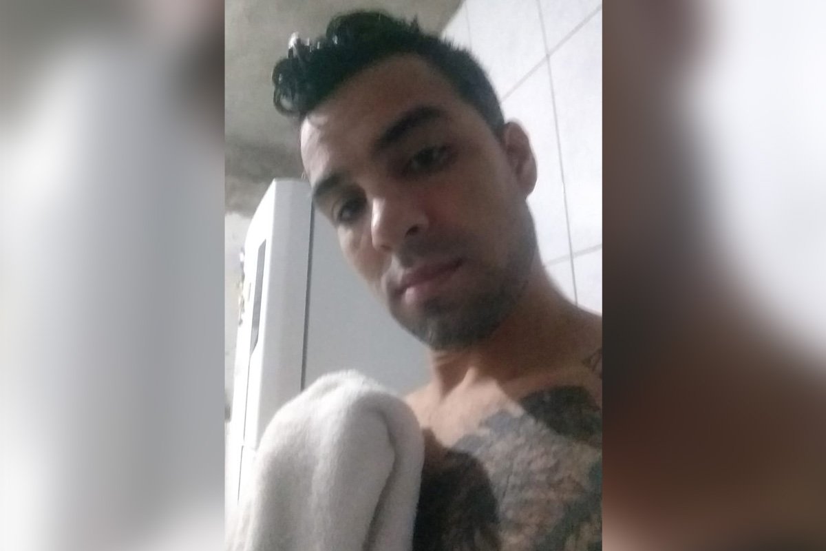 Homem é preso após estuprar e esfaquear ex enteada por vingança Metrópoles