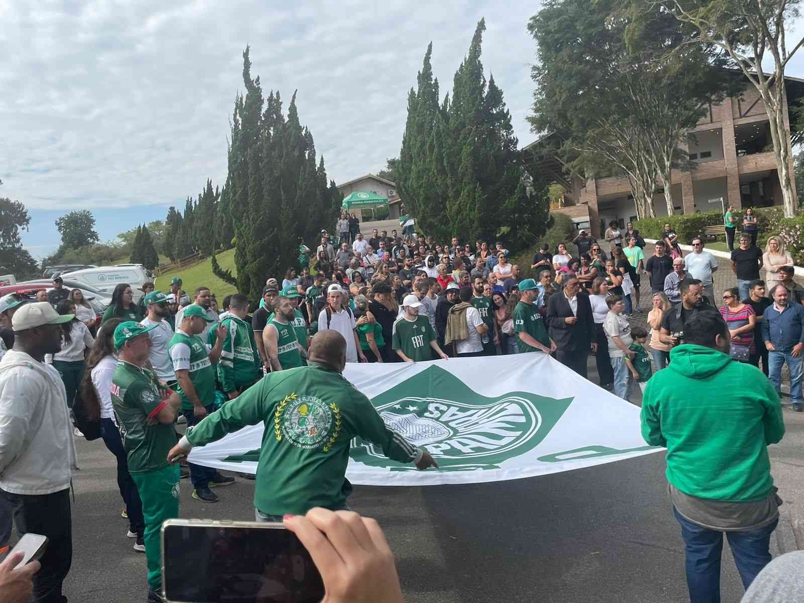 Túmulo de Gabriella Anelli, torcedora do Palmeiras. 