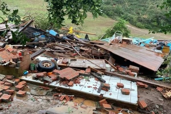 casa destruida em nova candelaria no rio grande do sul - Metrópoles