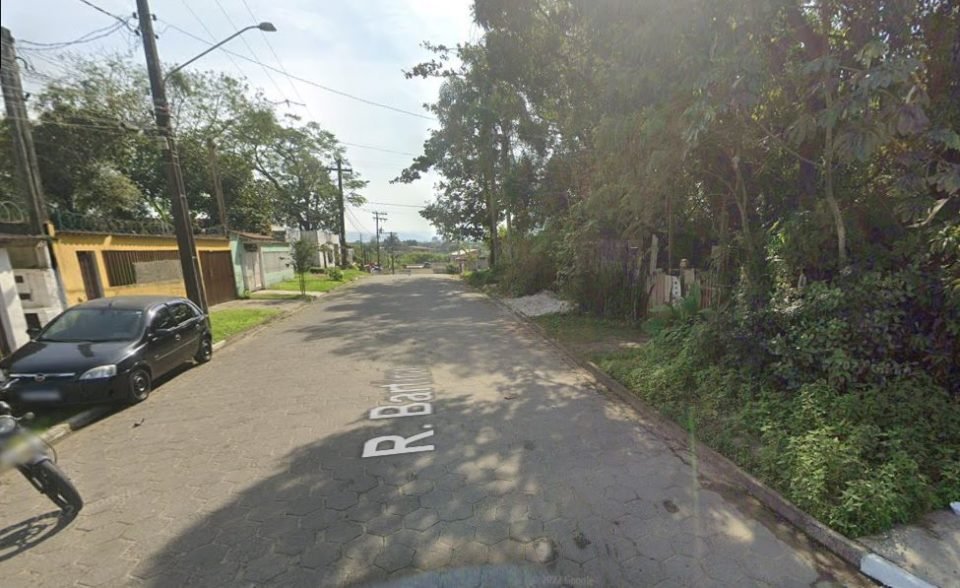 Rua onde idosa morreu após choque elétrico em Itanhaém