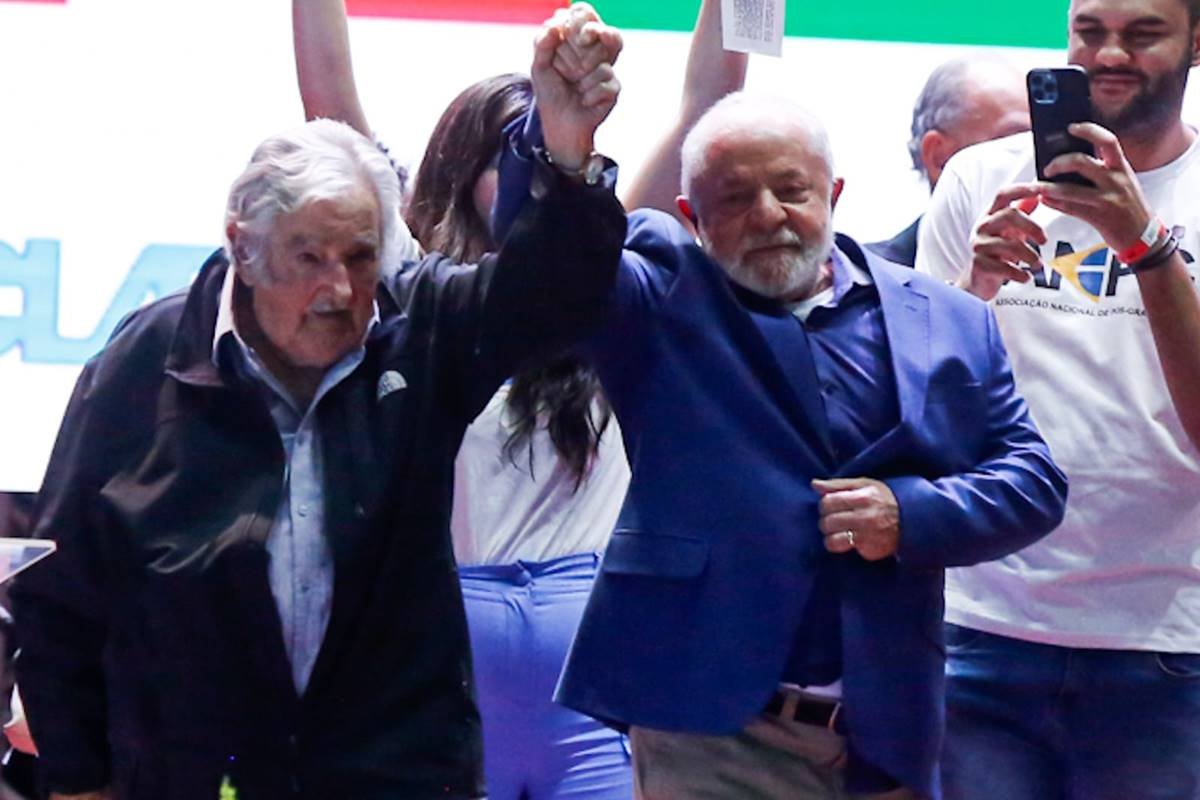 Imagem colorida do ex-presidente do Uruguai Pepe Mujica e o presidente Lula