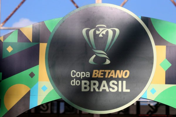 Imagem colorida do banner da Copa do Brasil - Metrópoles