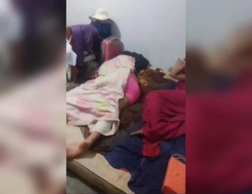 Captura de vídeo que mostra vítimas de cafetina em um colchão
