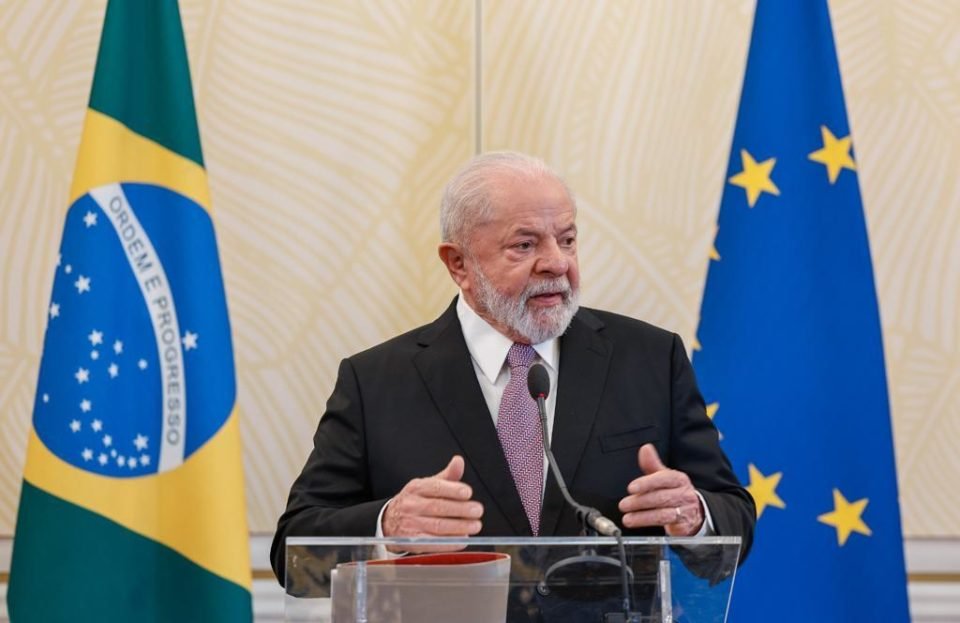 imagem colorida de Lula em entrevista coletiva na Bélgica - Metrópoles
