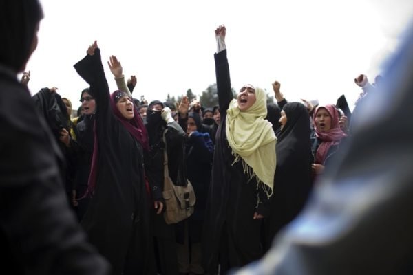 Mulheres durante protesto no Afeganistão