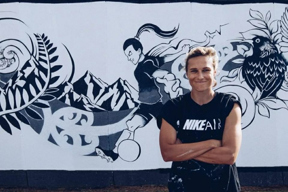 Wilkinson marcou no estádio Eden Park, em Auckland, na Nova Zelândia, onde ela pintou o muro da arena em comemoração da realização da Copa - Metrópoles