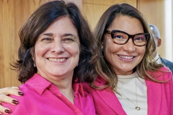 A primeira-dama, Janja da Silva, e a ministra da Saúde, Nísia Trindade