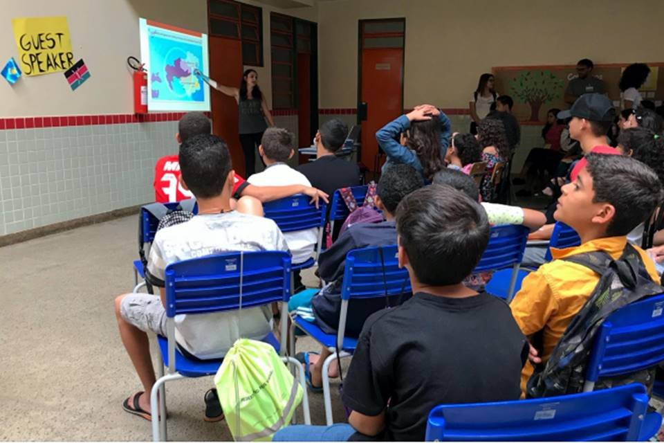 Projeto Inglês na Estrutural oferece aulas gratuitas a alunos de 7 a 18 anos