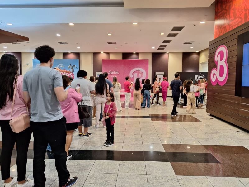 Na onda do filme 'Barbie', cor-de-rosa vira mania e invade o design