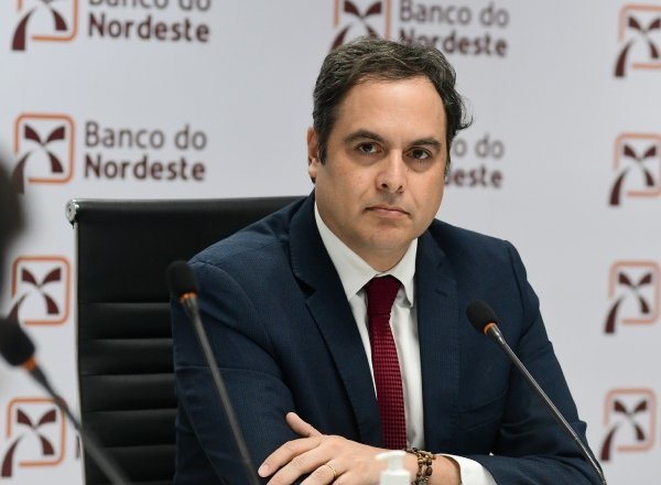 Foto colorida do presidente do Banco do Nordeste - Metrópoles