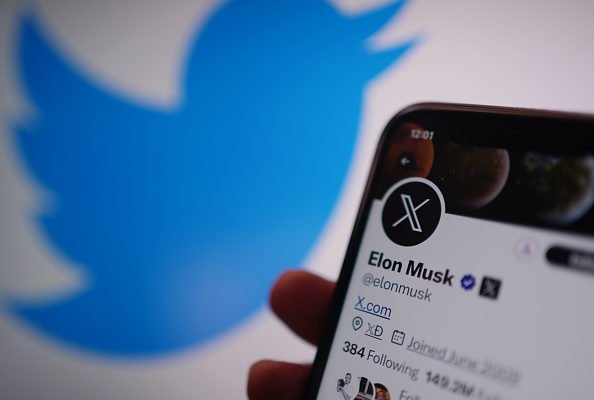 Musk anuncia assinatura “premium” do Twitter sem anúncios