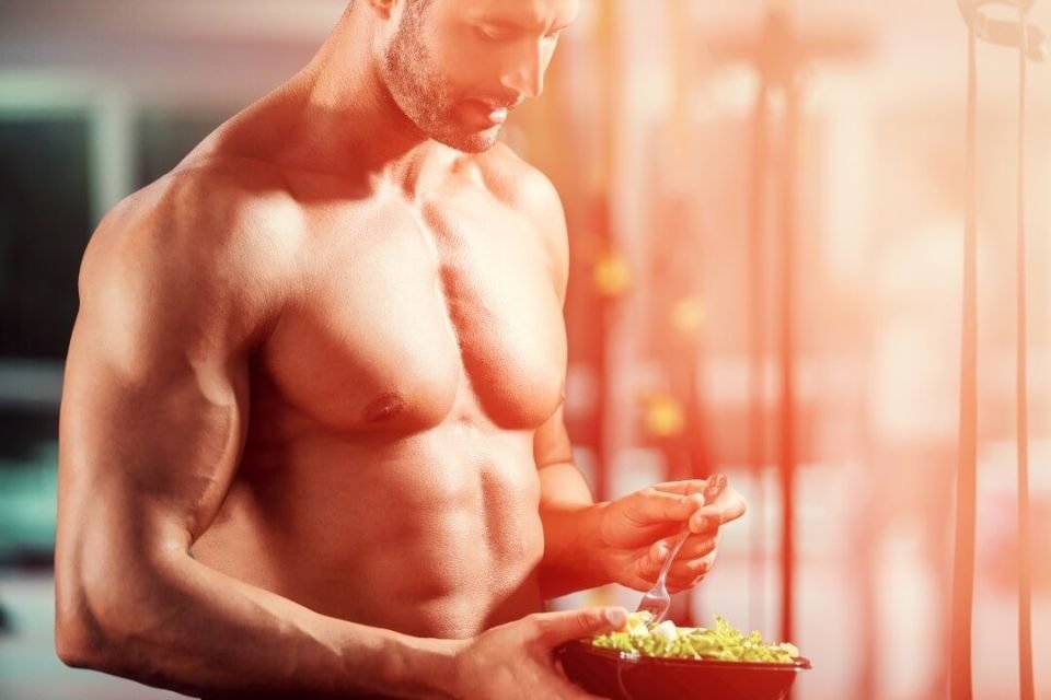 Como ganhar massa muscular: veja 9 dicas e o que comer