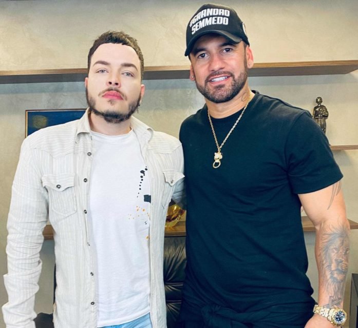 Hadson Nery e Bruno Di Simone após entrevista - Metrópoles