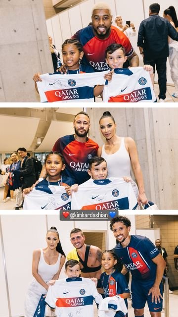Na foto, Kim Kardashian e os filhos tiram foto com jogadores do PSG. Os pequenos estão com a camisa do PSG e Kim Kardashian de camisa de alcinha branca - Metrópoles