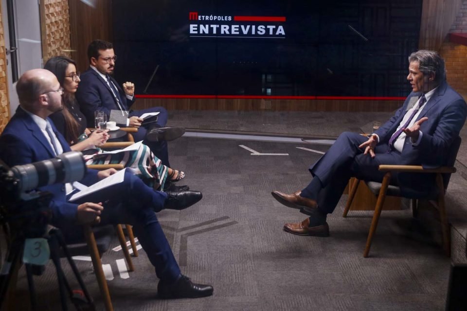 Ministro da Economia, Fernando Haddad, é entrevistado no estúdio do Metrópoles