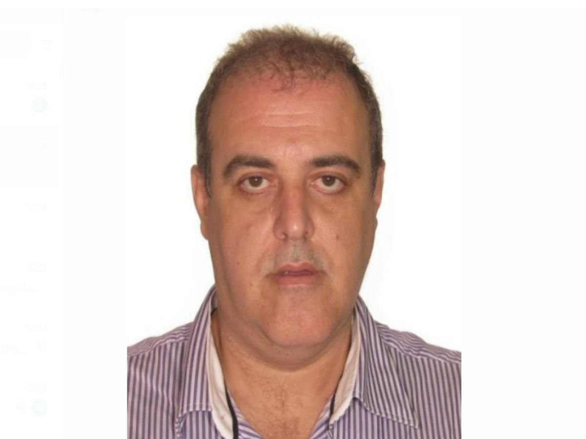 Foto colorida 3x4 de Alexandre Pedroso.