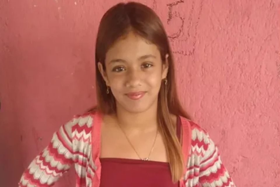 Família recebe foto de menina de 12 anos um dia após sumiço e