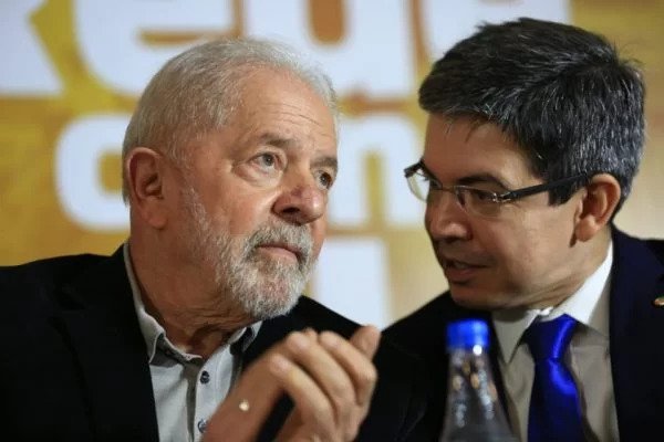 imagem colorida de Luiz Inácio Lula da Silva e Randolfe Rodrigues - Metrópoles