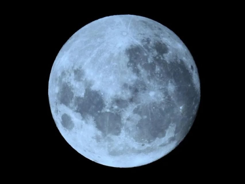 imagem colorida lua azul