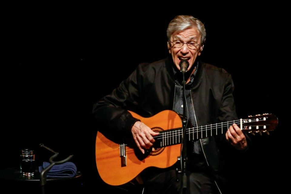 Cantor Caetano Veloso se apresenta para pacientes do Hospital Sarah, em Brasília - Metrópoles