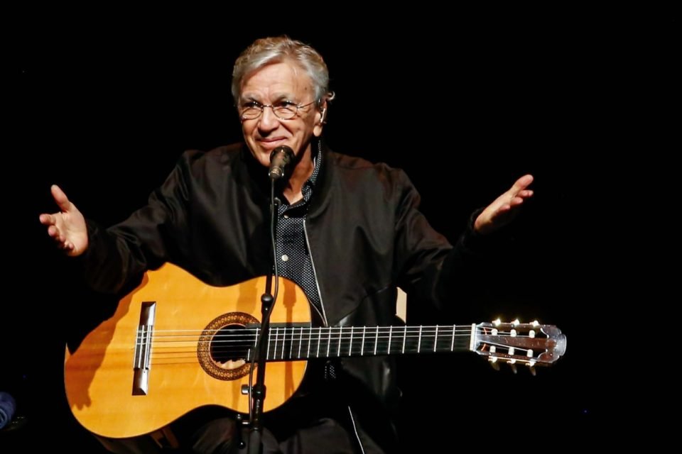 Cantor Caetano Veloso se apresenta para pacientes do Hospital Sarah, em Brasília - Metrópoles