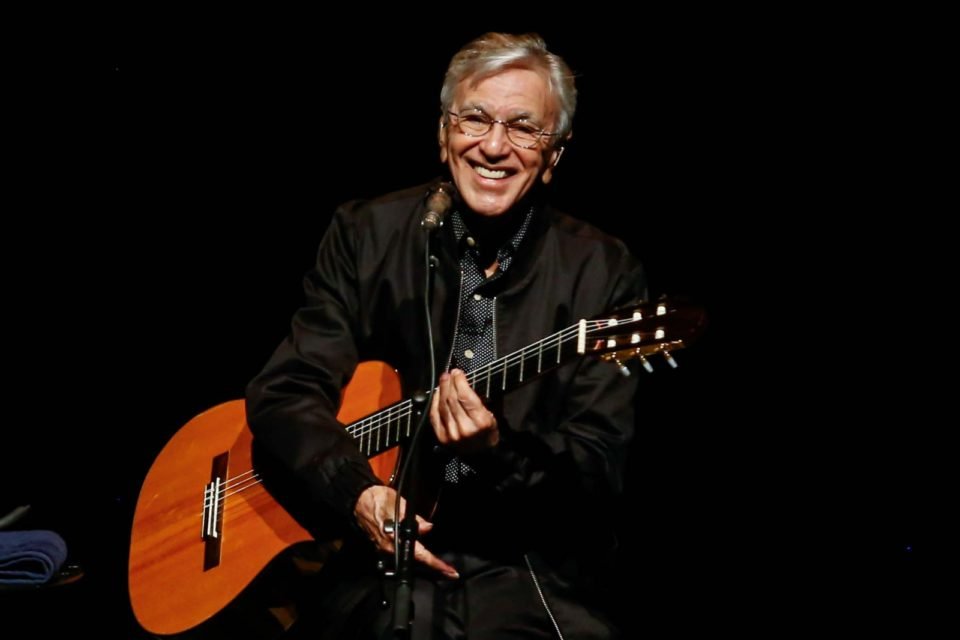 Cantor Caetano Veloso se apresenta para pacientes do Hospital Sarah, em Brasília - Metrópoles
