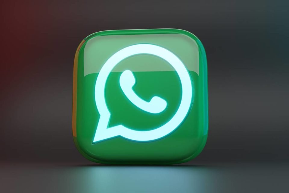Imagem colorida mostra logotipo do WhatsApp - Metrópoles