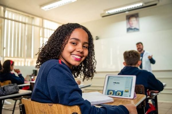 A partir do sexto ano, os alunos usam livros digitais