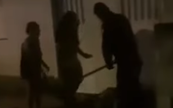 Imagem de vídeo onde PM agride homem - Metrópoles