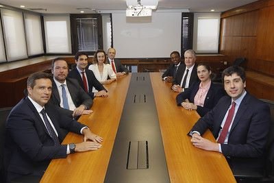 imagem colorida integrantes do Copom reunidos para decidir corte da Selic com presença de Galípolo e Aquino - Metrópoles