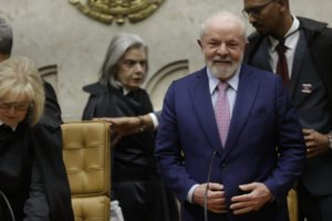 Presidente Lula durante posse do ministro do STF Cristiano Zanin - Metrópoles