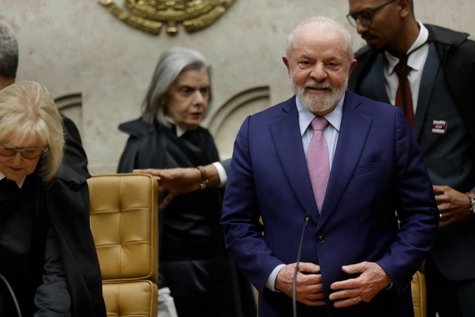 Imagem colorida em que o presidente Lula aparece ao lado da ministra Carmen Lúcia - Metrópoles