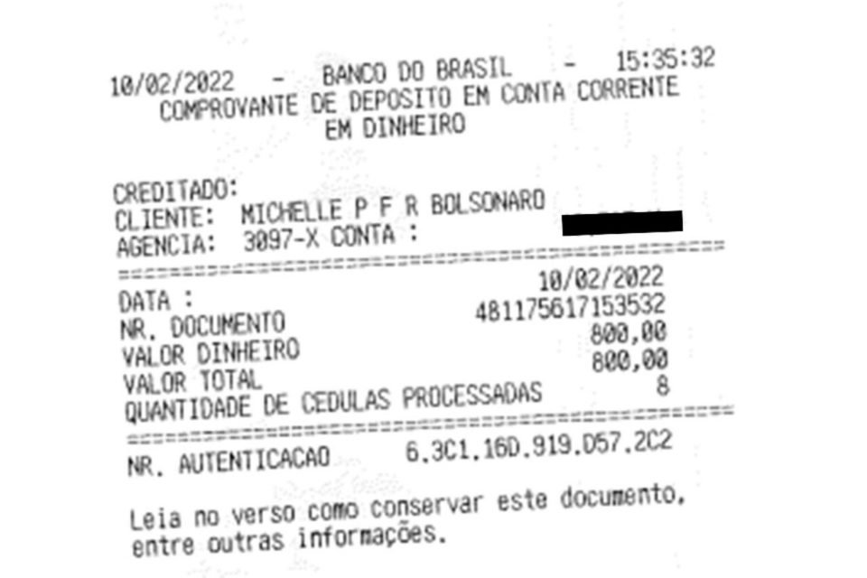 Foto colorida de comprovante de depósito na conta de Michelle Bolsonaro - Metrópoles