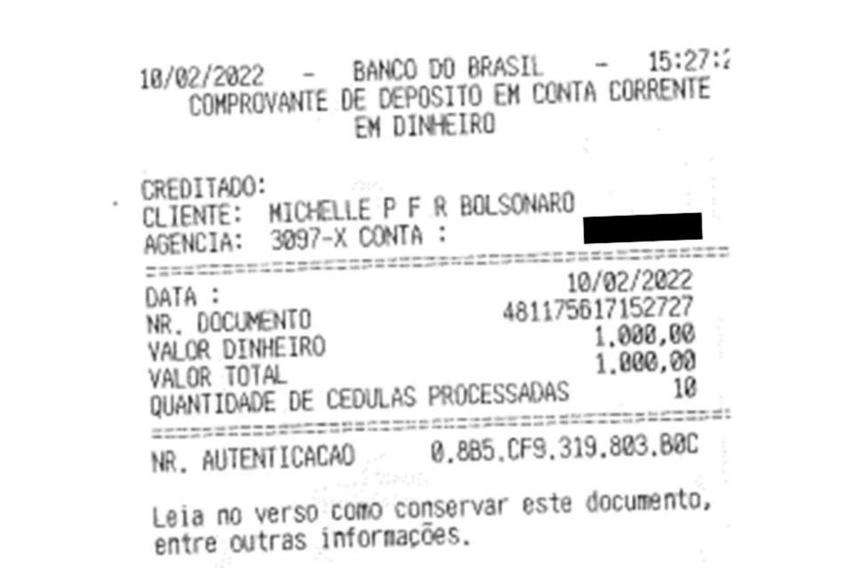 Foto colorida de comprovante de depósito na conta de Michelle Bolsonaro - Metrópoles