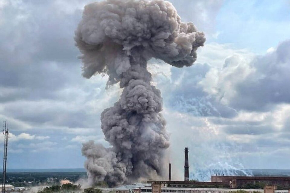 Imagem colorida de explossão na Rússia - Metrópoles