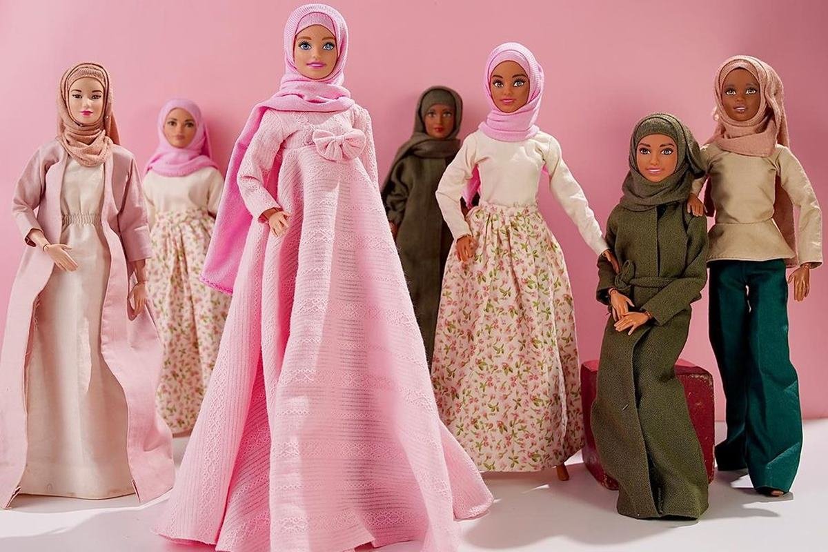 Barbie de hijab: Mulher que cria roupas muçulmanas para a boneca volta de  hiato