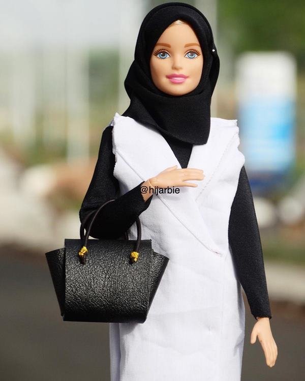 Barbie de hijab: Mulher que cria roupas muçulmanas para a boneca volta de  hiato