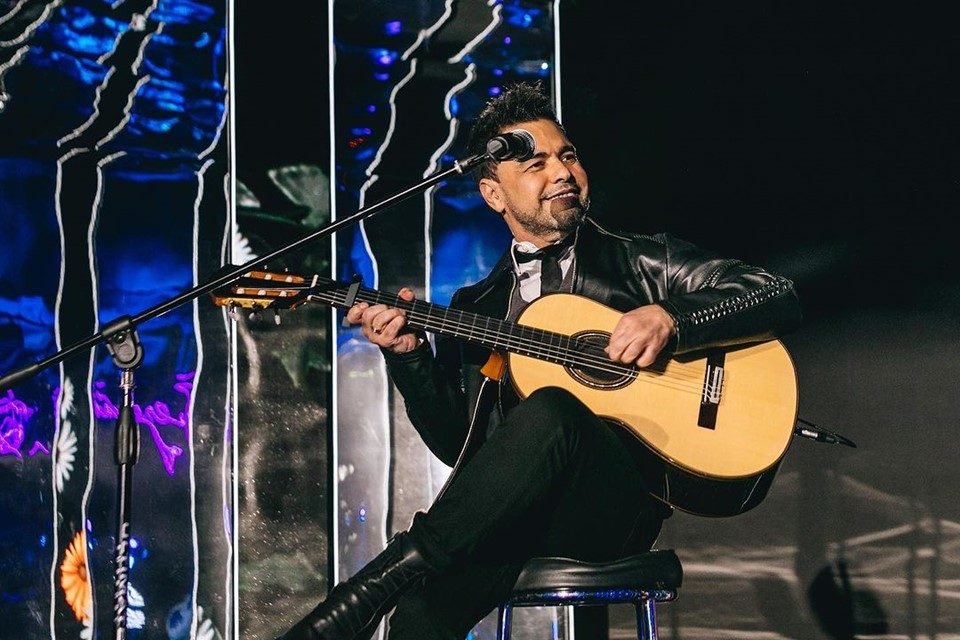 Luciano Camargo revela o que faz em camarim antes de todo show