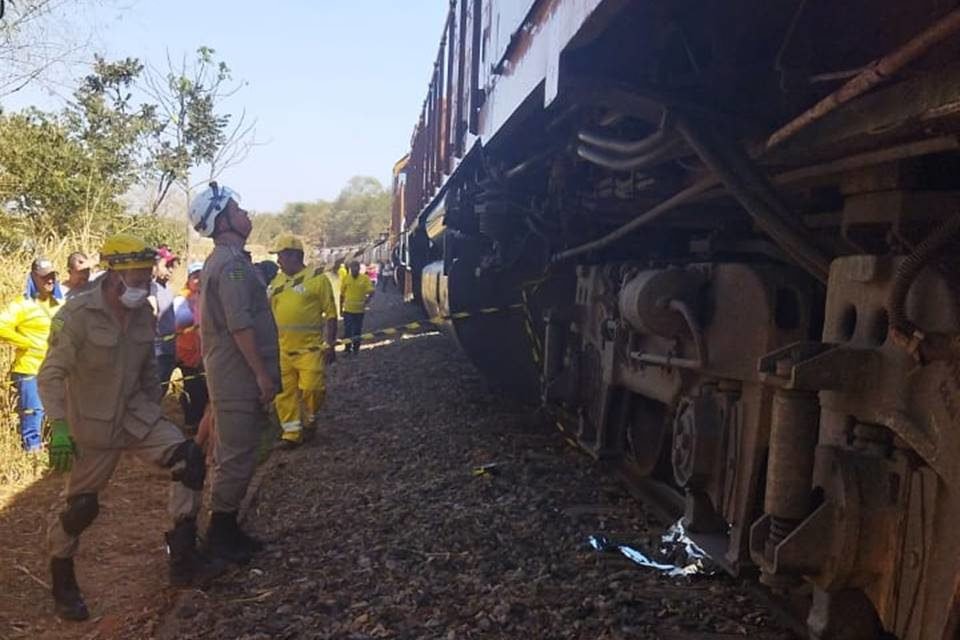 Homem morre atropelado por trem em ferrovia, Goiás