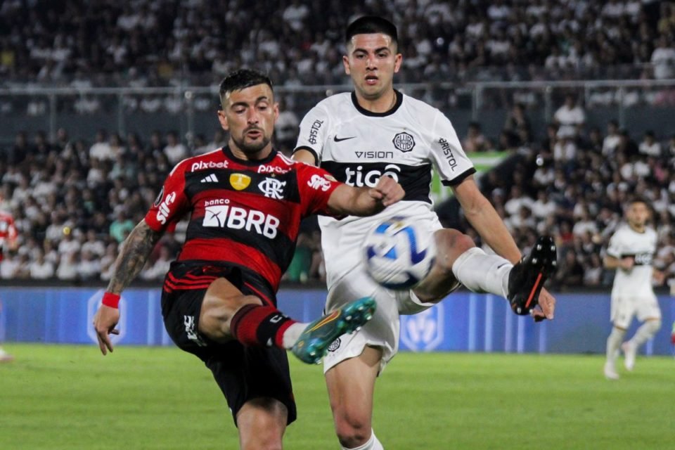 Flamengo perde de virada do Olímpia e está eliminado da Copa Libertadores -  Bem Paraná