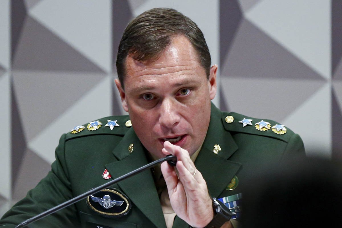 Tenente-coronel do Exército Brasileiro, Mauro Cid, ex-ajudante de ordens de Bolsonaro, fica em silêncio durante sessão da CPMI do 8 de Janeiro