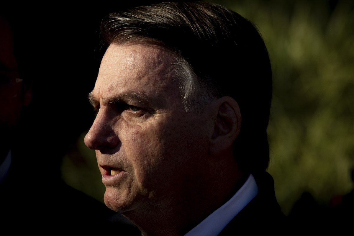 Bolsonaro Ex-presidente Jair Bolsonaro (PL) fala com jornalistas após depoimento à Polícia Federal - metrópoles