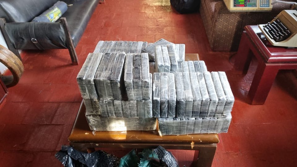 Imagem colorida de carregamento de cocaína apreendido pela PF no Goiás - Metrópoles