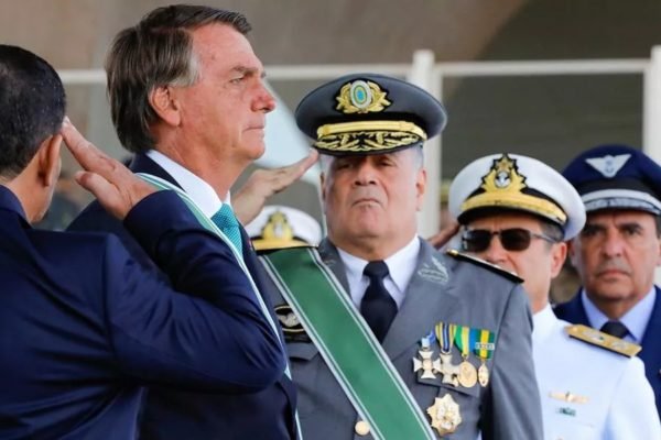 Jair Bolsonaro e comandantes militares -- Metrópoles